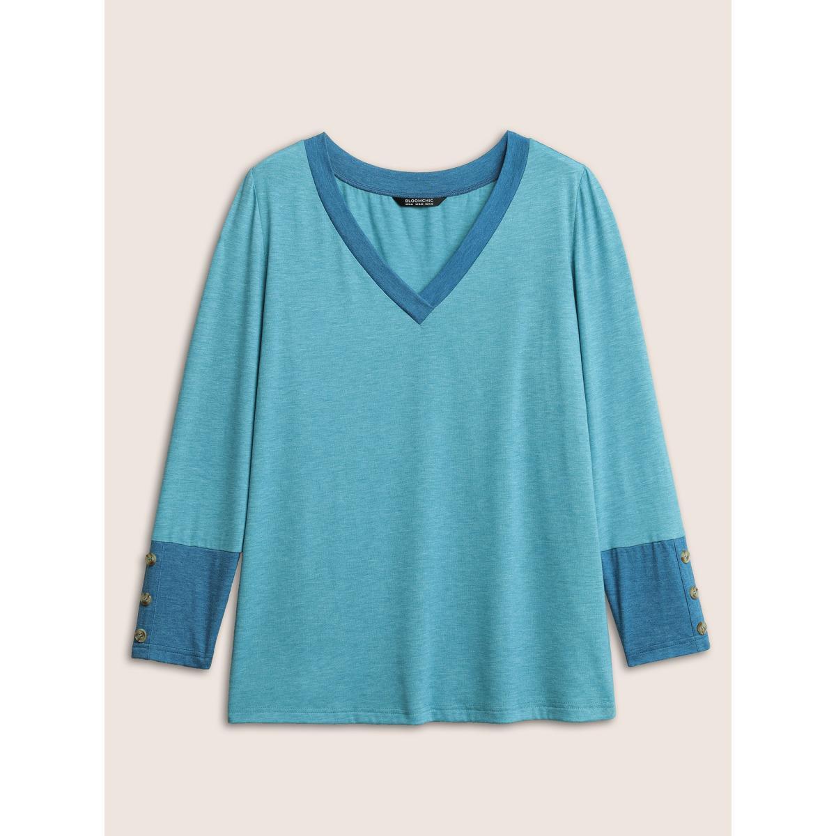 Plus Size Contrast Patchwork Button Detail T-shirt LightBlue Women Casual Contrast Plain V-neck Everyday T-shirts BloomChic 12/L Product Image