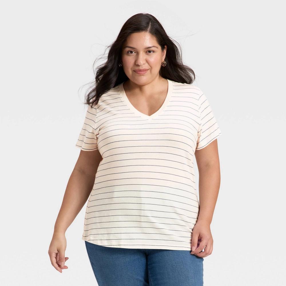 Women's Short Sleeve V-Neck T-Shirt - Universal Thread™ Product Image
