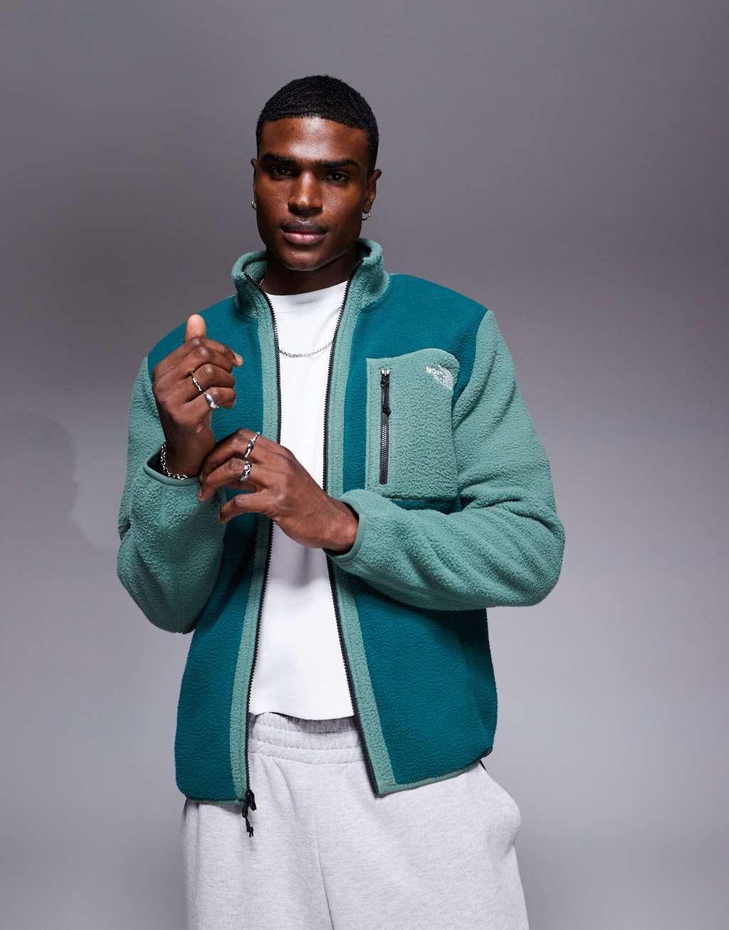 The North Face Yumiori Full Zip in green Product Image
