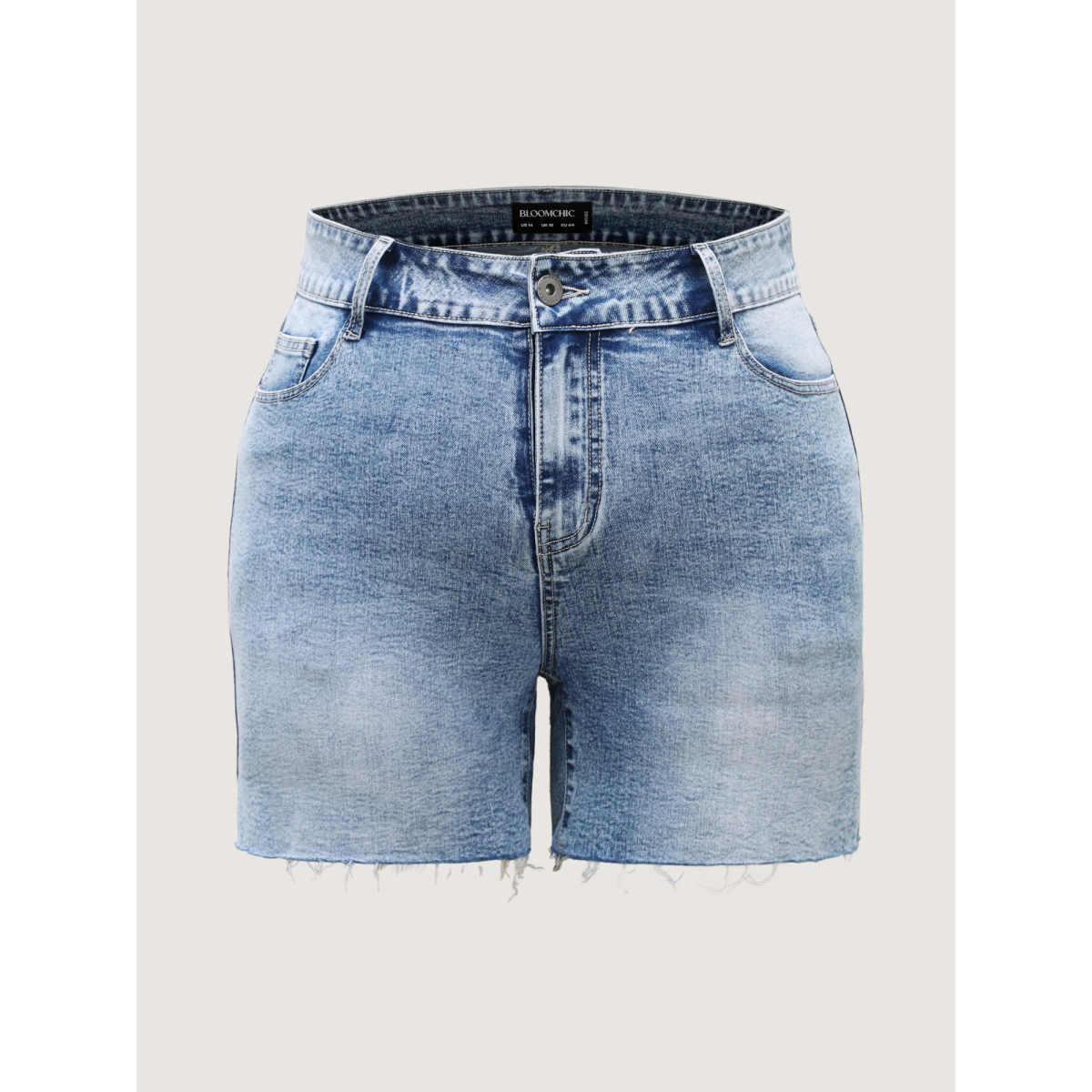 Plus Size Classic Cut Skinny-Fit Denim Shorts Women Midblue Medium stretch Everyday-Casual Slanted pocket Denim Shorts BloomChic 22/3X Product Image