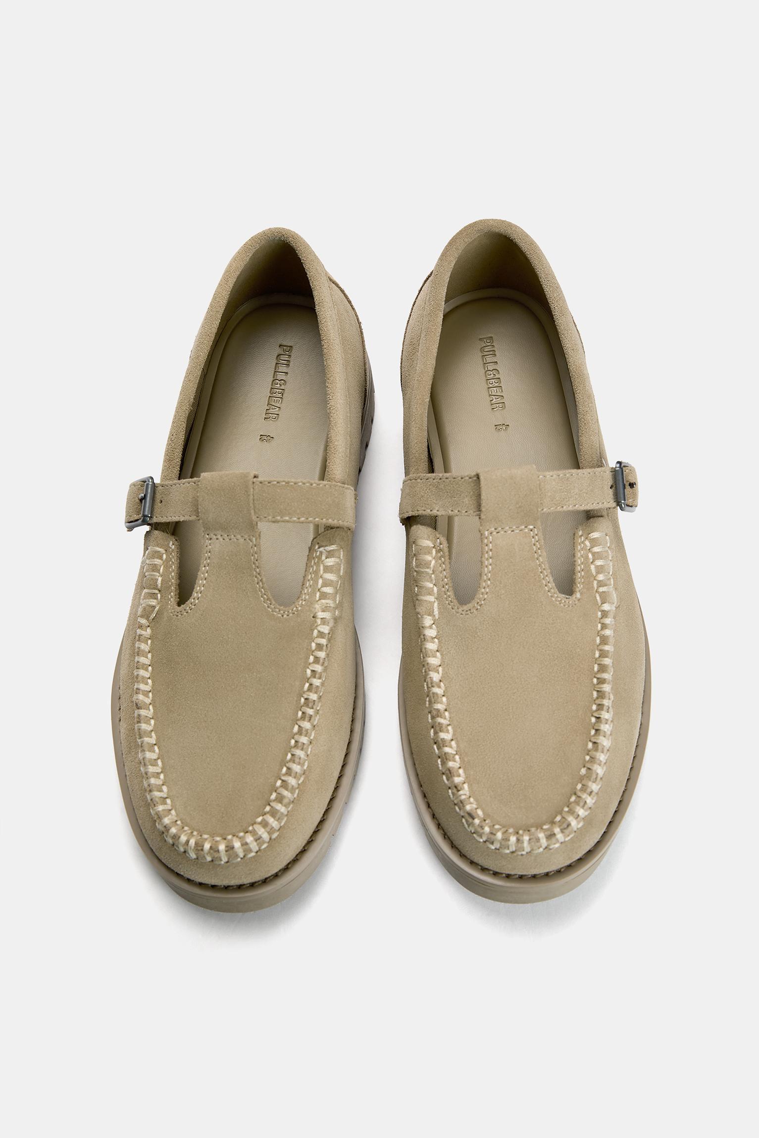 Leather shoes with buckles Product Image
