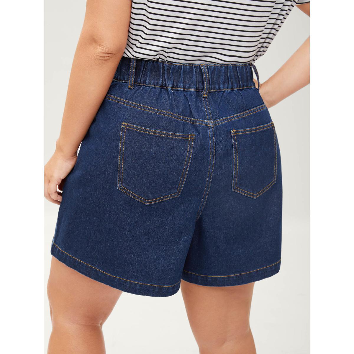 Plus Size Stretchy Waist Straight-Leg Denim Shorts Women Midblue No stretch Everyday-Casual Slanted pocket Casual Denim Shorts BloomChic 14/1X Product Image