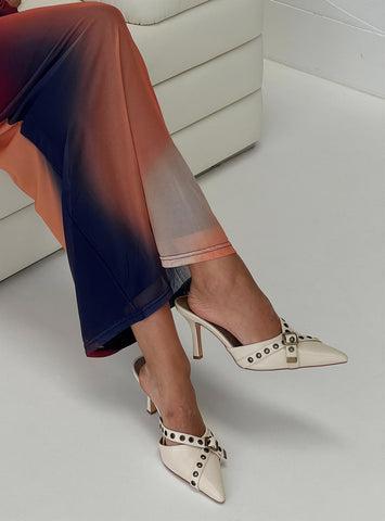 Compelling Pointed Toe Heels Beige Product Image