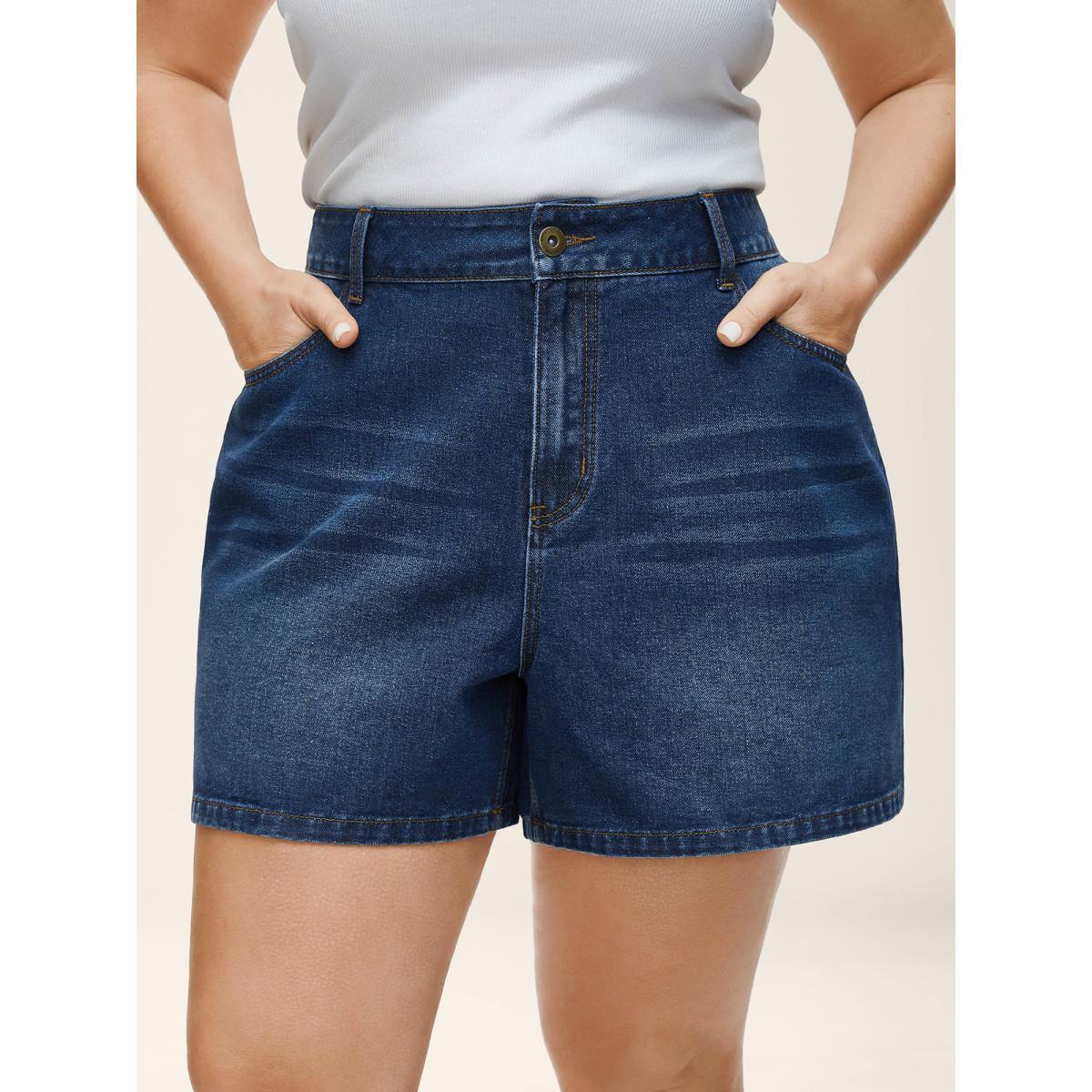 Plus Size Faded Wash Straight-Leg Denim Shorts Women Midblue No stretch Everyday-Casual Slanted pocket Denim Shorts BloomChic 22/3X Product Image