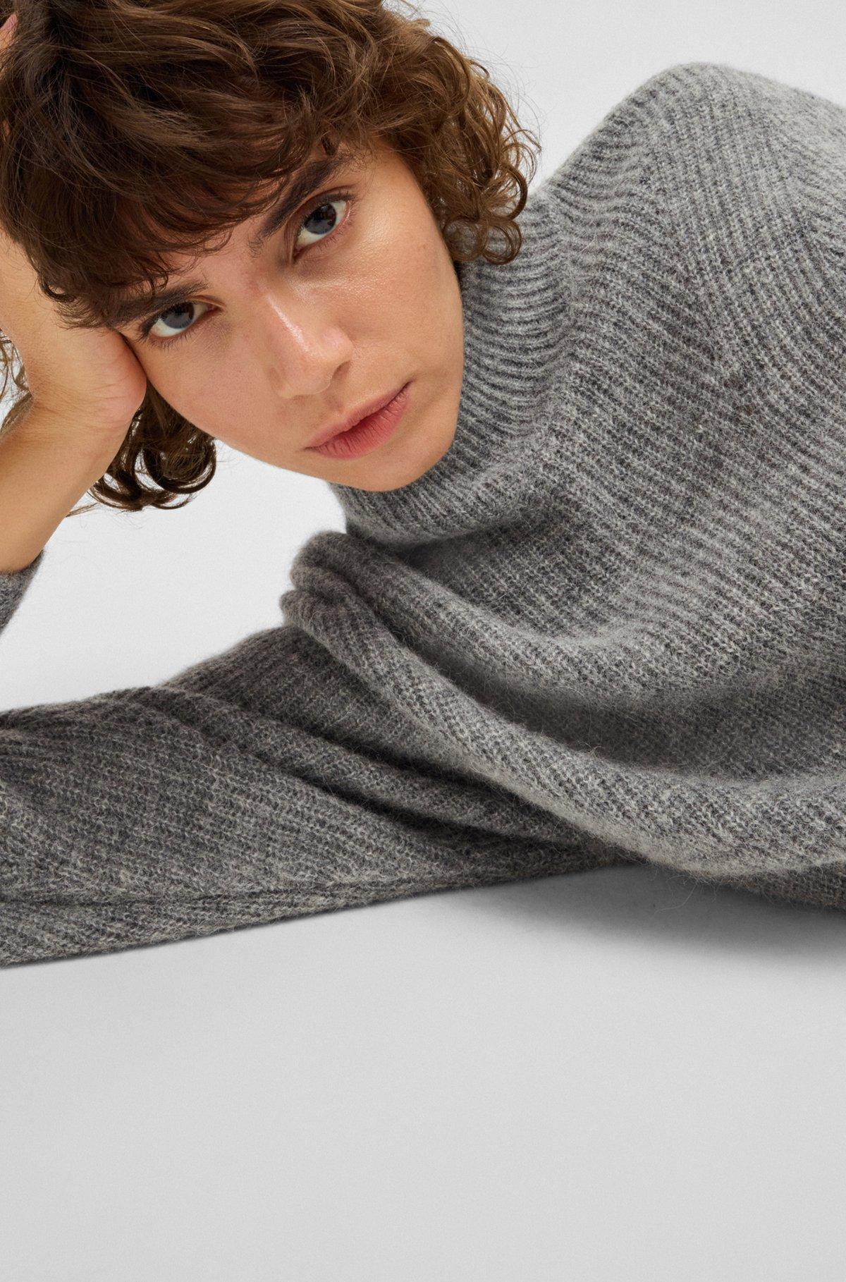 Long-sleeved relaxed-fit dress with mixed ribbing Product Image