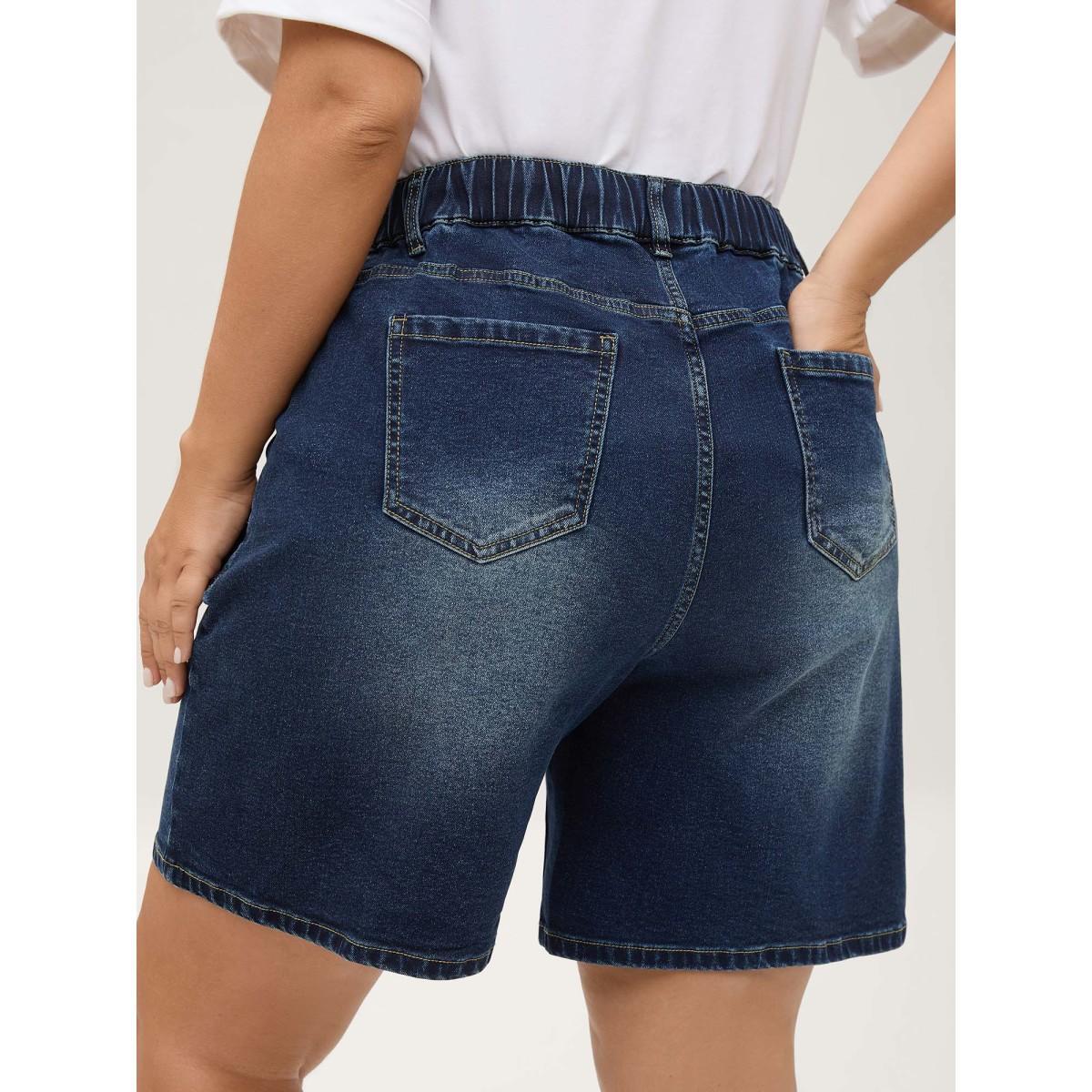 Plus Size Pull-On Elastic Waistband Denim Shorts Women Midblue High stretch Everyday-Casual Slanted pocket Casual Denim Shorts BloomChic 22/3X Product Image