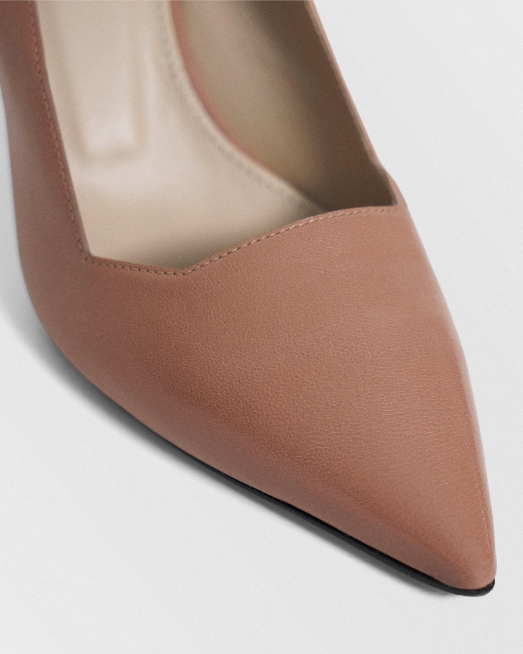 Pump in Leather Product Image