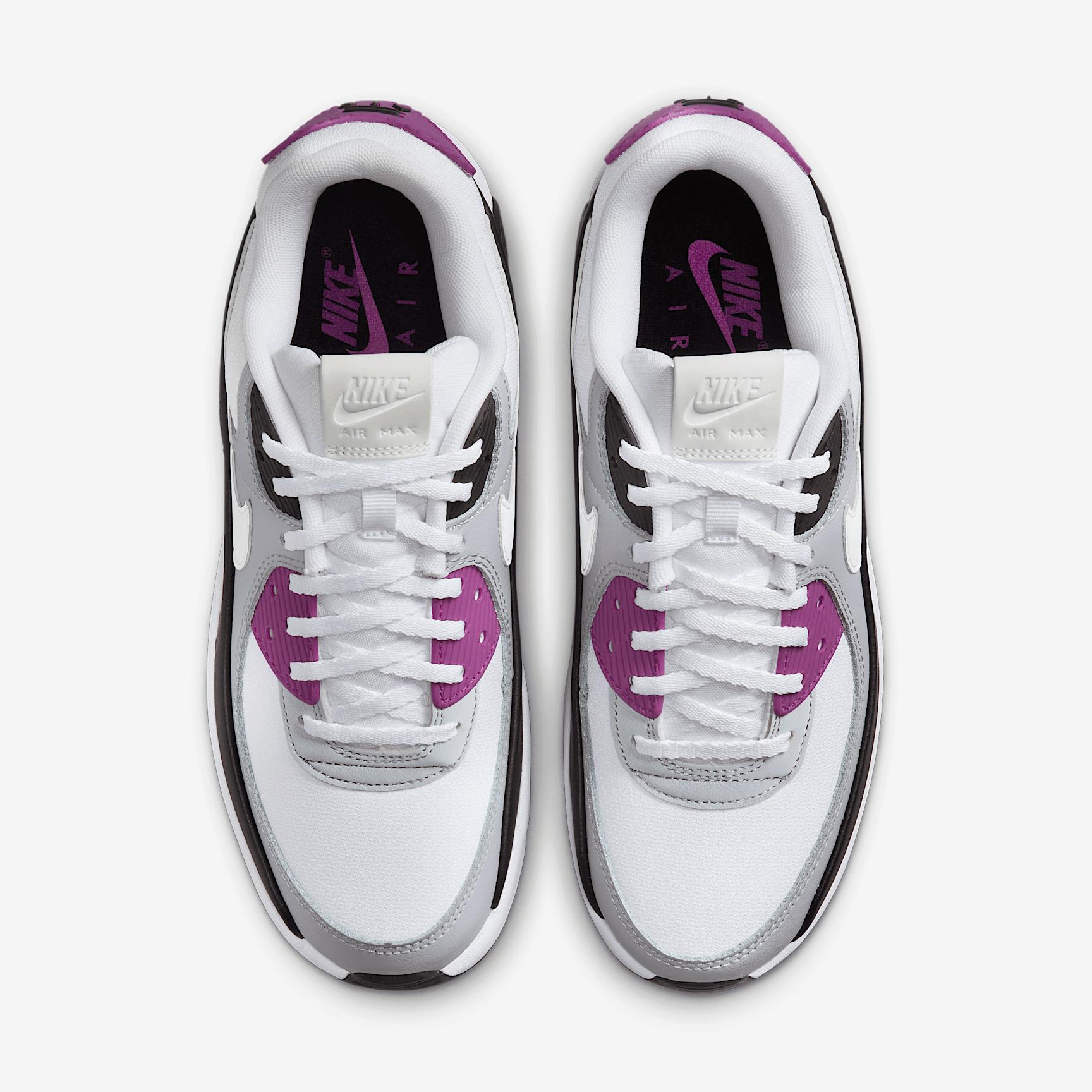 Nike Women's Air Max 90 LV Shoes Product Image