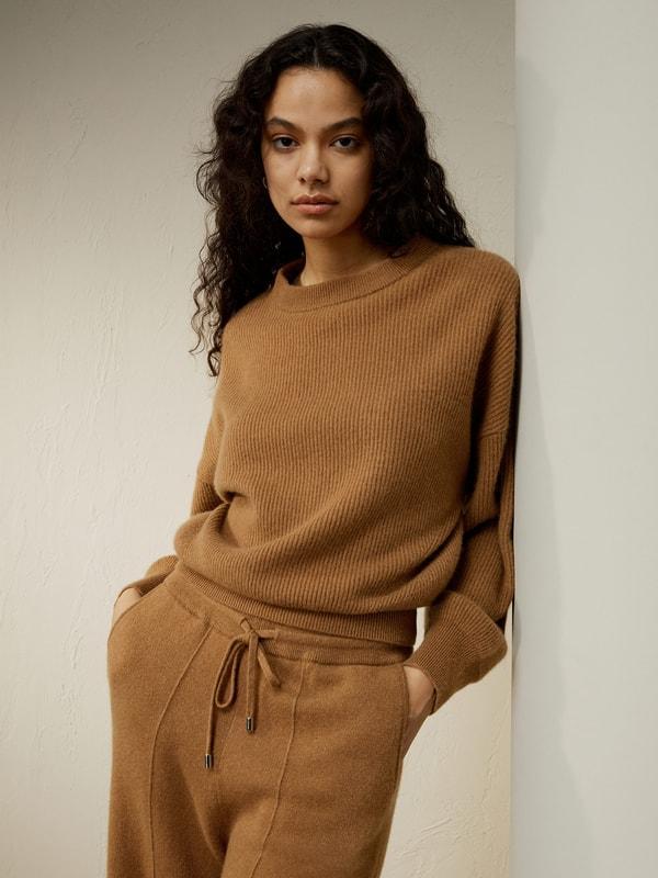 Eshe 2-in-1 Cashmere Detachable Hoodie Product Image