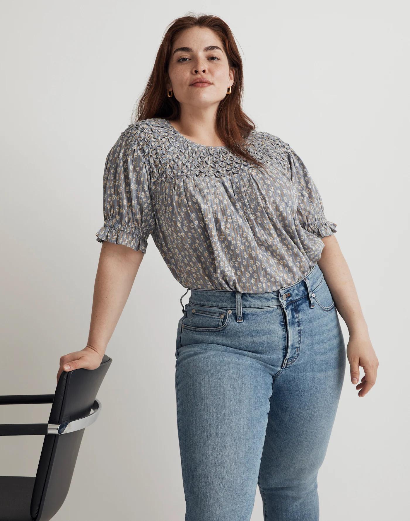 Plus Shirred Puff-Sleeve Top in Daisy Blooms Product Image