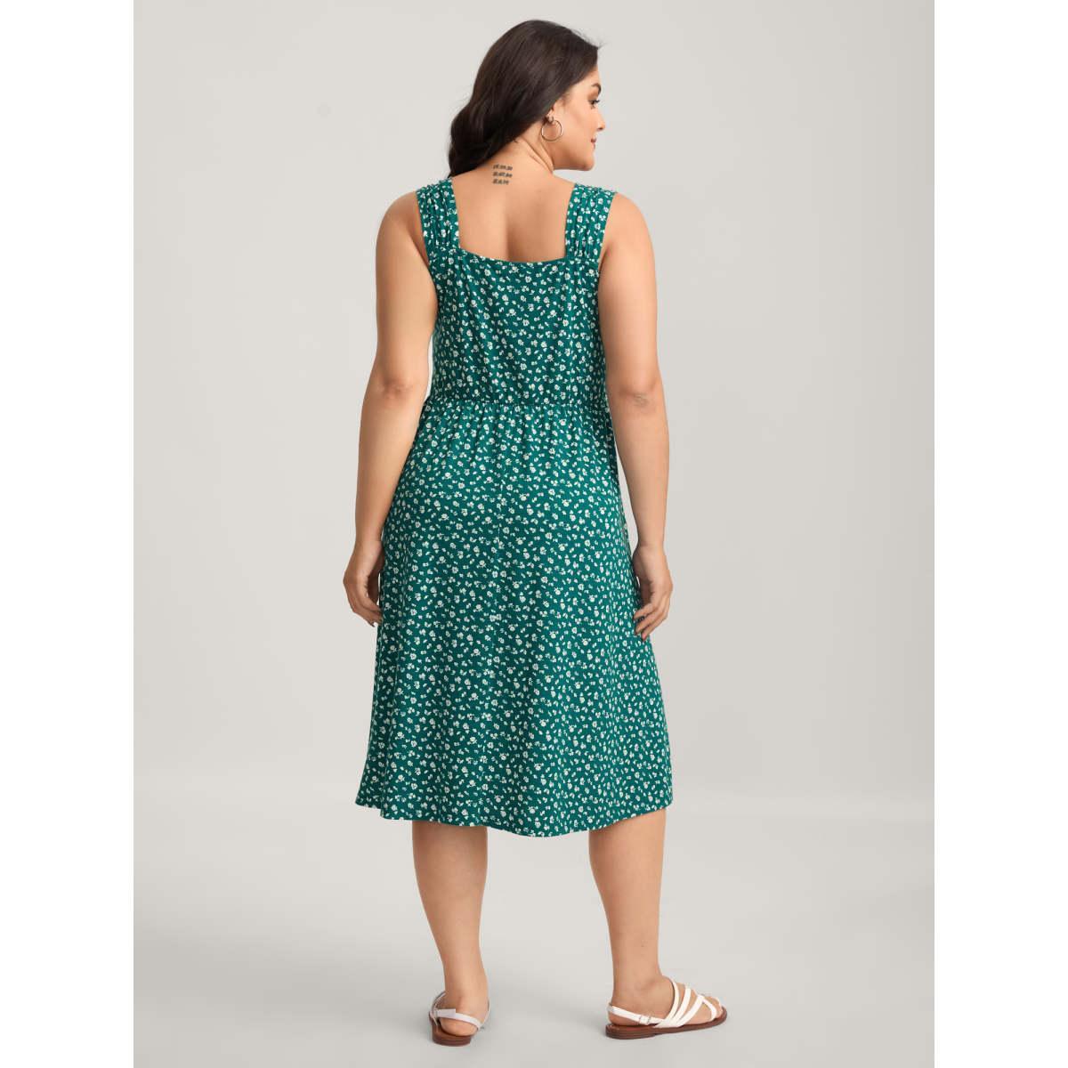 Plus Size Ditsy Floral Print Knit Pockets Midi Dress Emerald Women Heart neckline Sleeveless Curvy BloomChic 26/4X Product Image