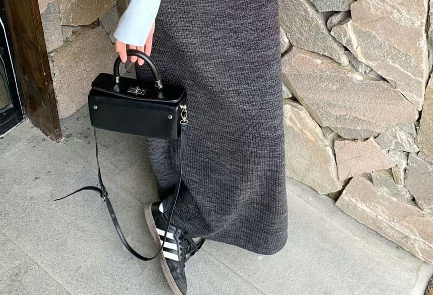 Long-Sleeve Round Neck Henley Two Tone Maxi A-Line Knit Dress Product Image