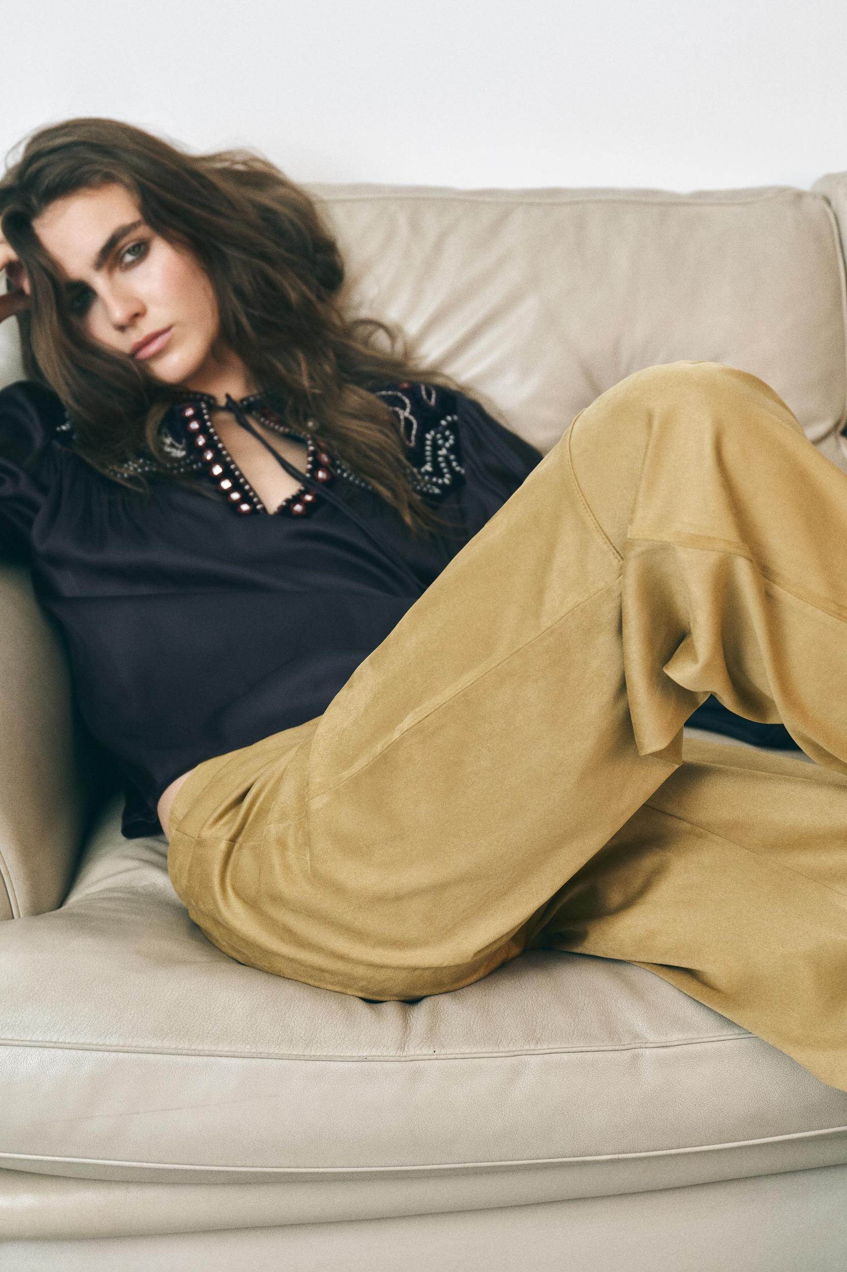VELVET BLOUSE Product Image