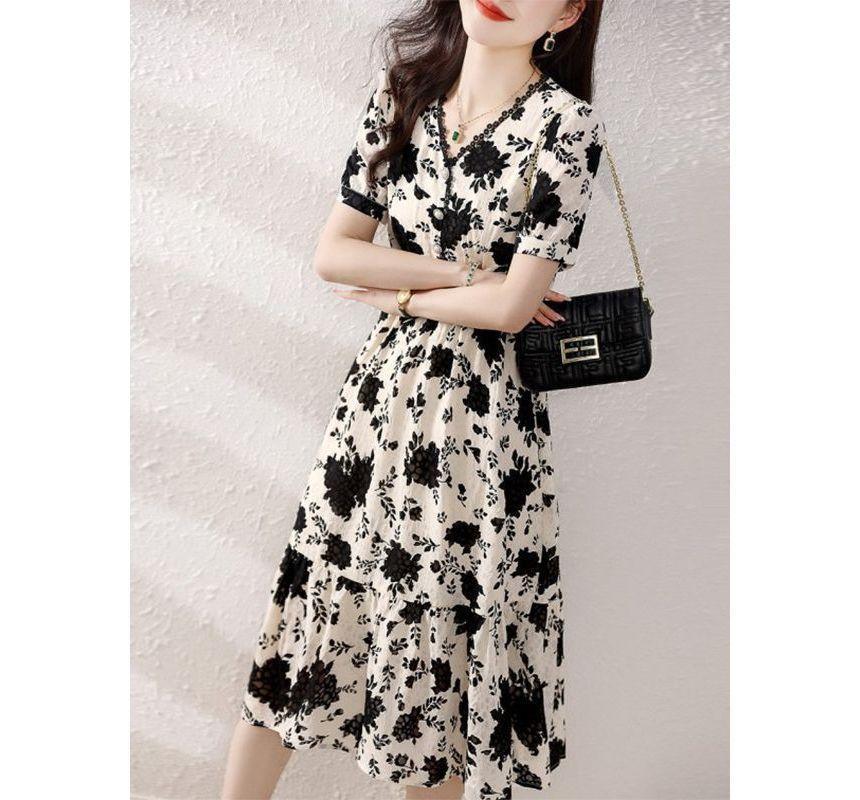 Short-Sleeve V-Neck Floral Lace Trim Midi A-Line Dress Product Image