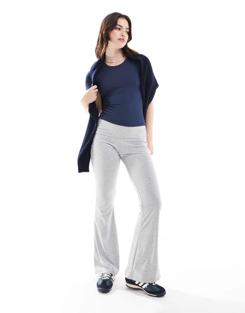 Stradivarius ribbed t-shirt in navy Product Image