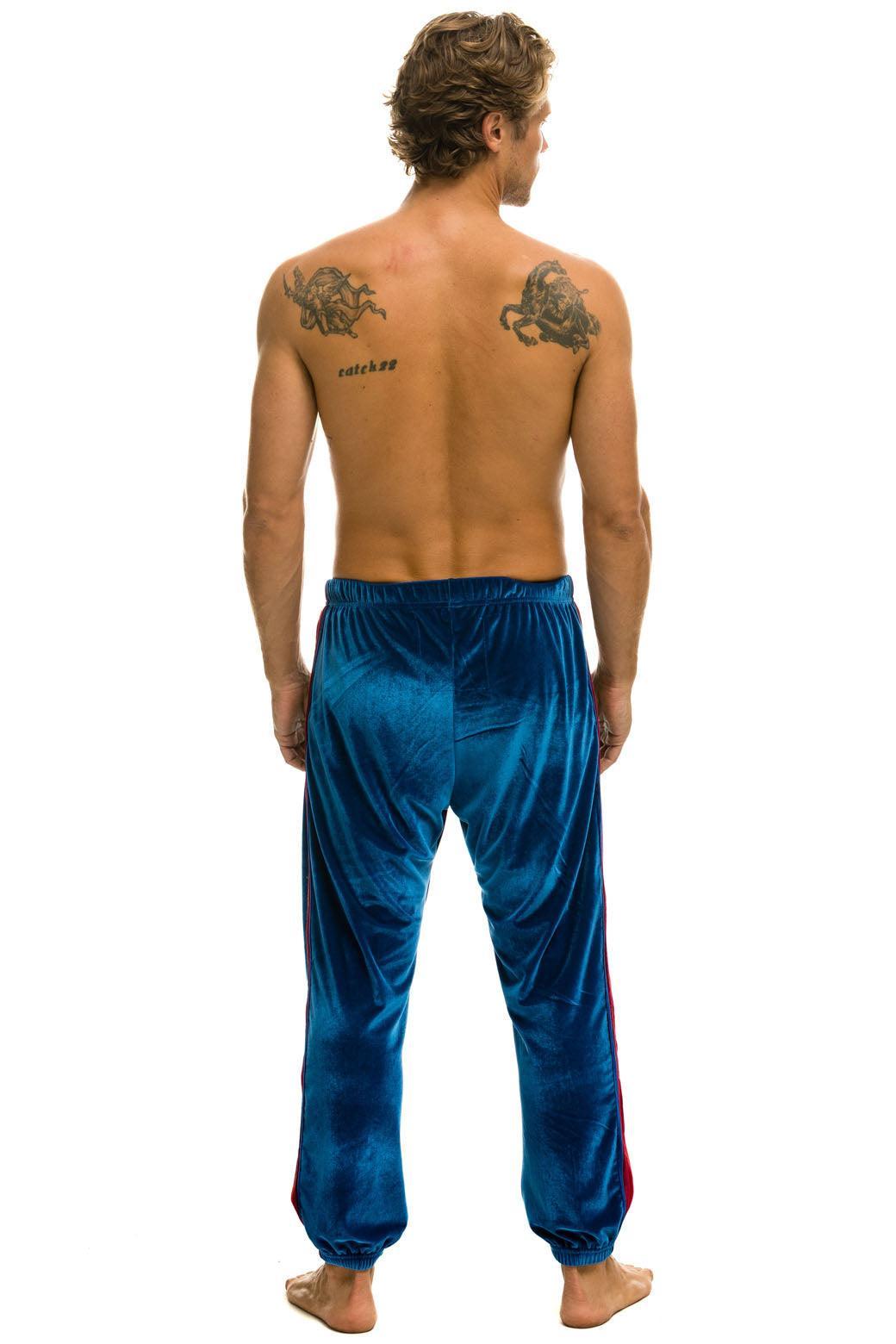 CLASSIC VELVET SWEATPANTS - VINTAGE BLUE Male Product Image