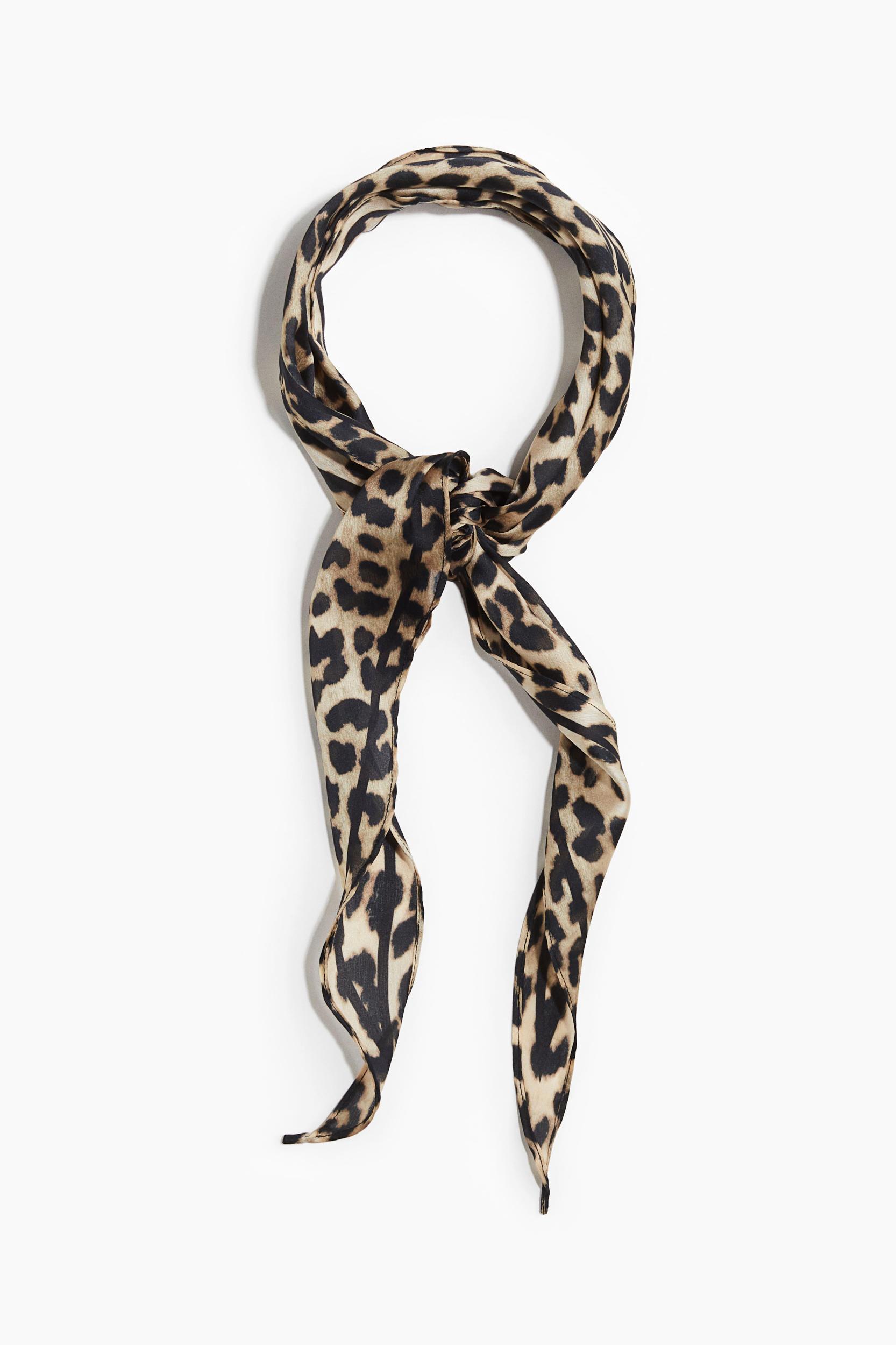 Diamond-Shaped Scarf Product Image