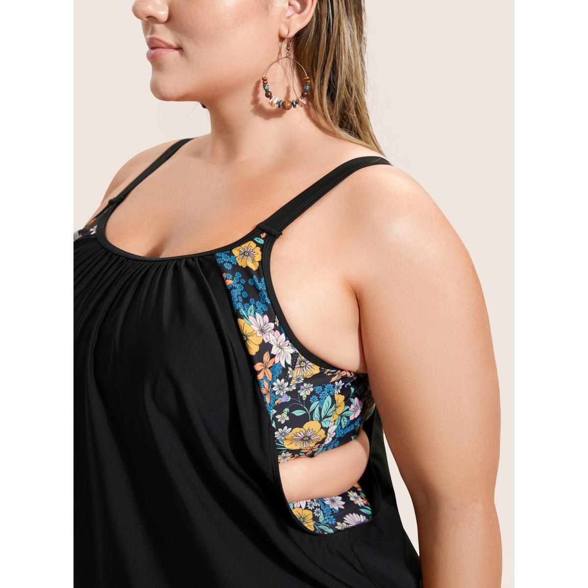 Plus Size U Neck Ditsy Floral Patchwork Gathered Swim Top Women's Swimwear Black Beach Gathered High stretch Bodycon U-neck Curve Swim Tops BloomChic 18-20/2X Product Image
