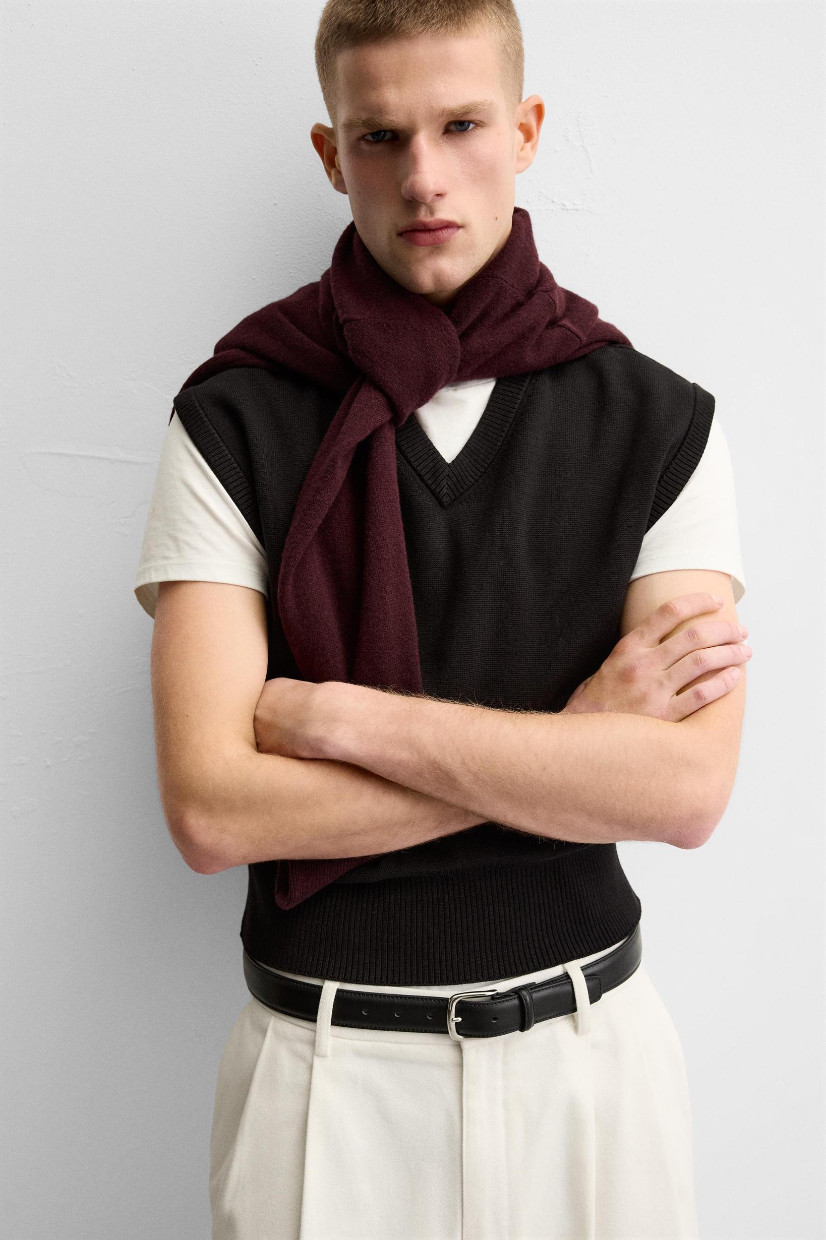 CROPPED FIT KNIT VEST Product Image