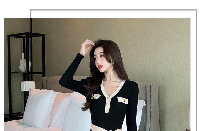 Long-Sleeve V-Neck Two Tone Sashed Midi A-Line Knit Dress Product Image