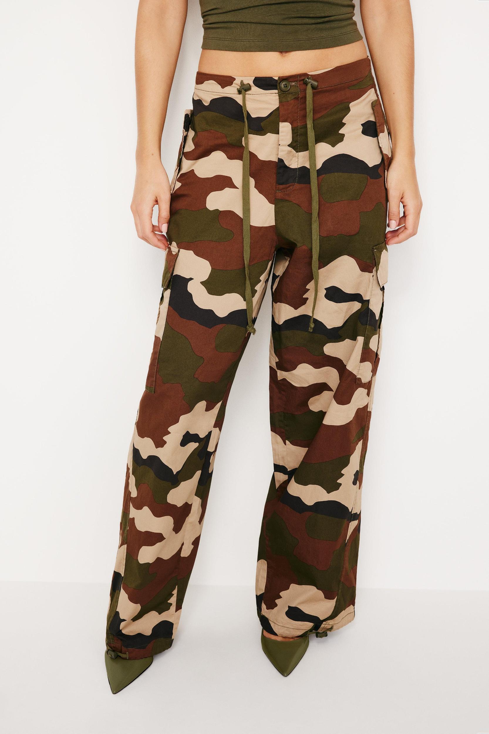 PARACHUTE PANTS | FATIGUE GREEN CAMO001 Product Image