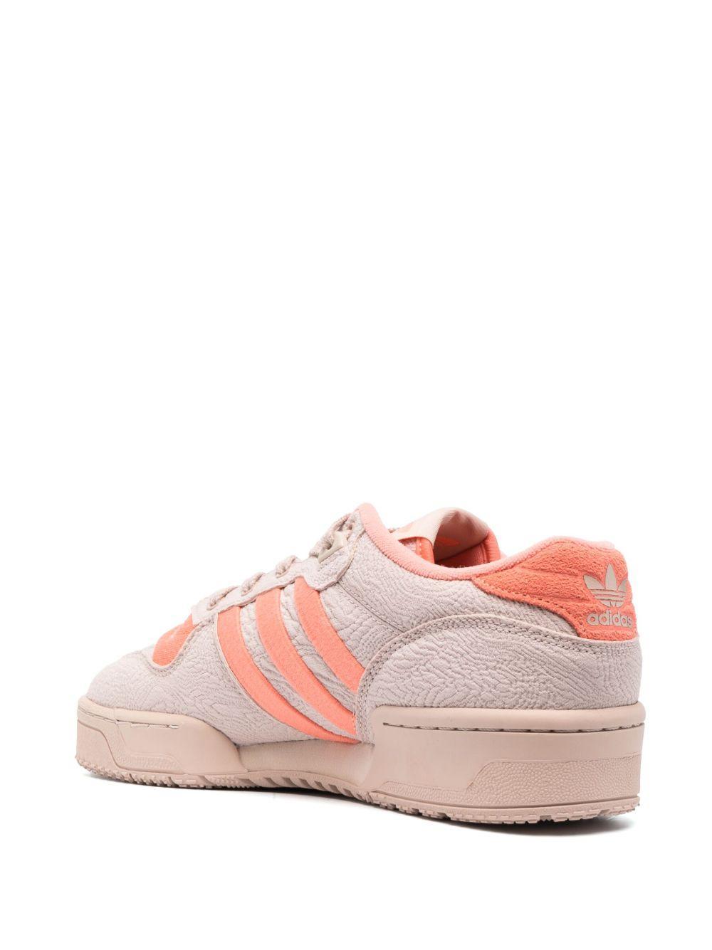 RIVALRY LOW TR "Beige" Product Image