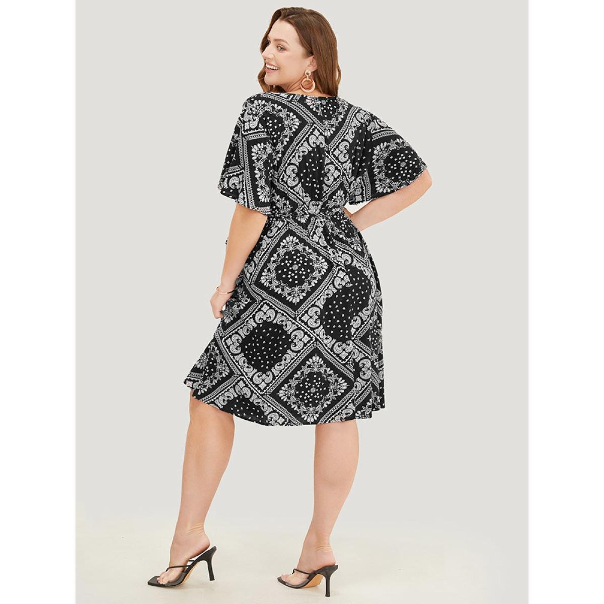 Plus Size Paisley Print Pocket Belted Wrap Flutter Sleeve Dress BlackFlower Women Vacation Wrap V-neck Short sleeve Curvy Knee Dress BloomChic 10/M Product Image