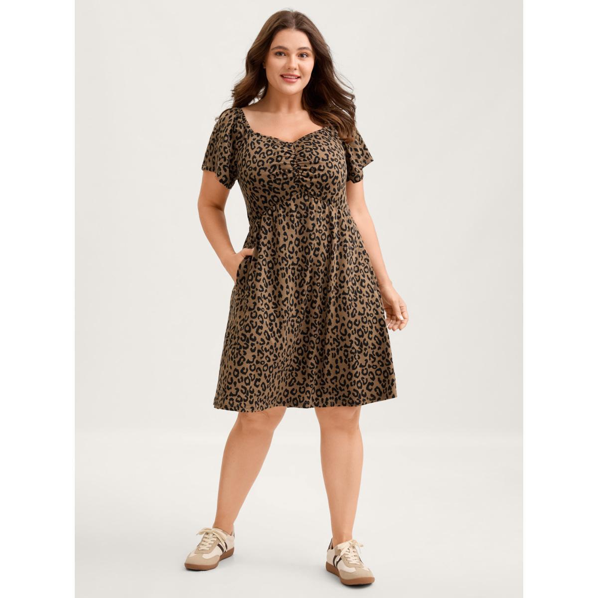 Plus Size Leopard Print Sweetheart Knee-Length Dress Browncoffeecolor Women V-neck Short sleeve Curvy BloomChic 10/M Product Image