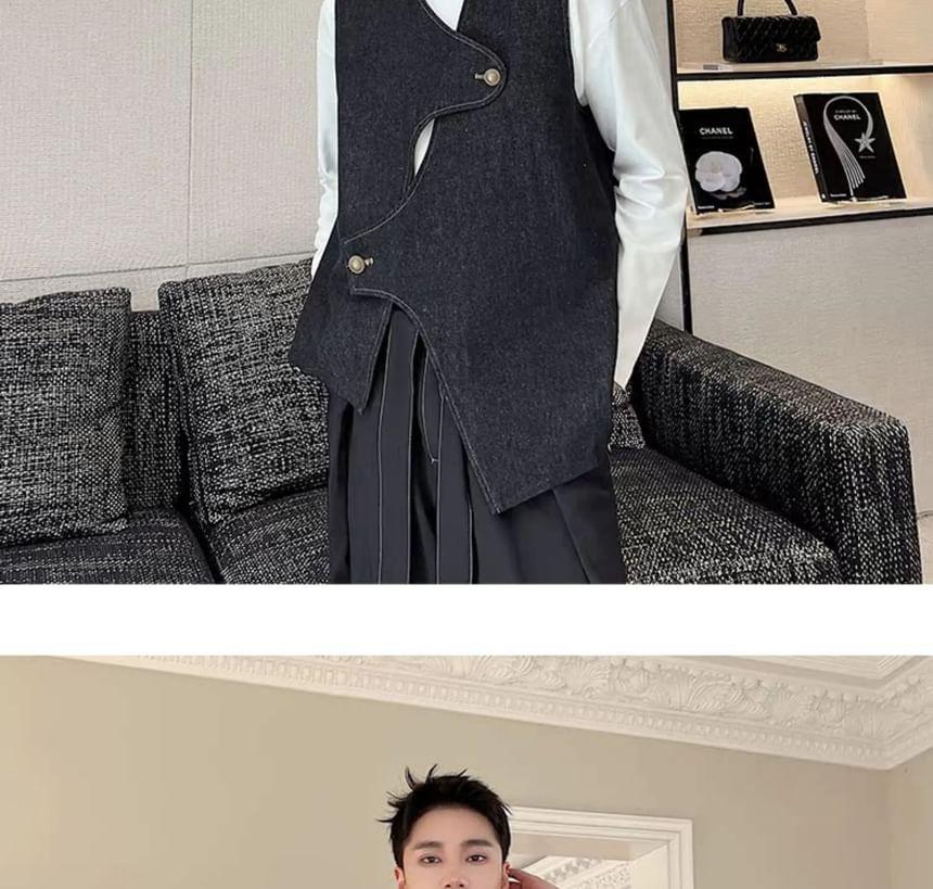 V-Neck Unwashed Asymmetrical Button Denim Vest Product Image