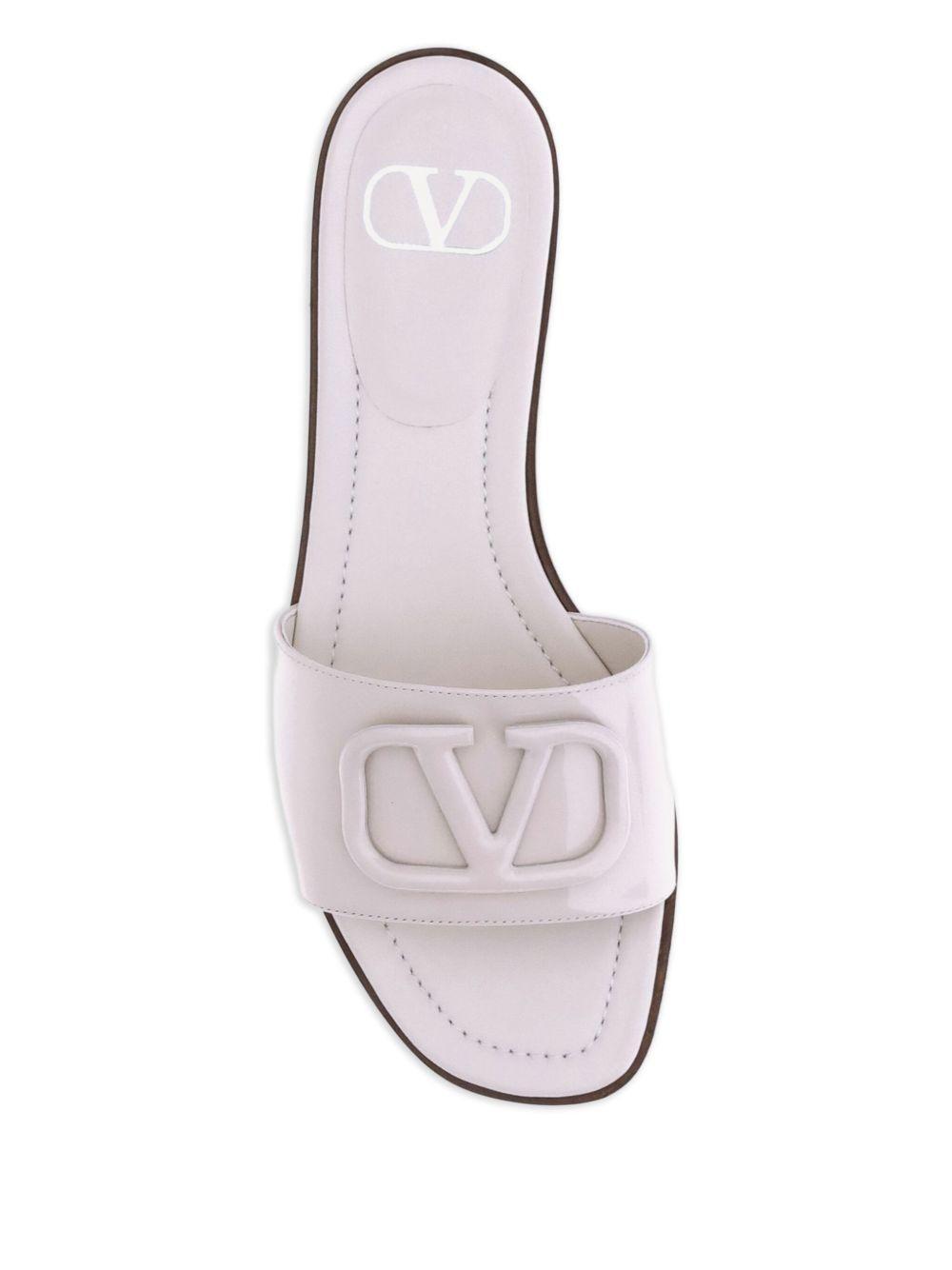 VLogo signature leather sandals Product Image
