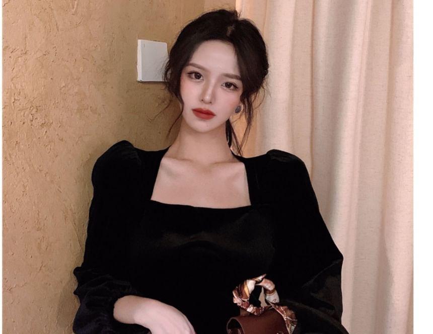 Long-Sleeve Square Neck Plain Velvet Slim Fit Top Product Image