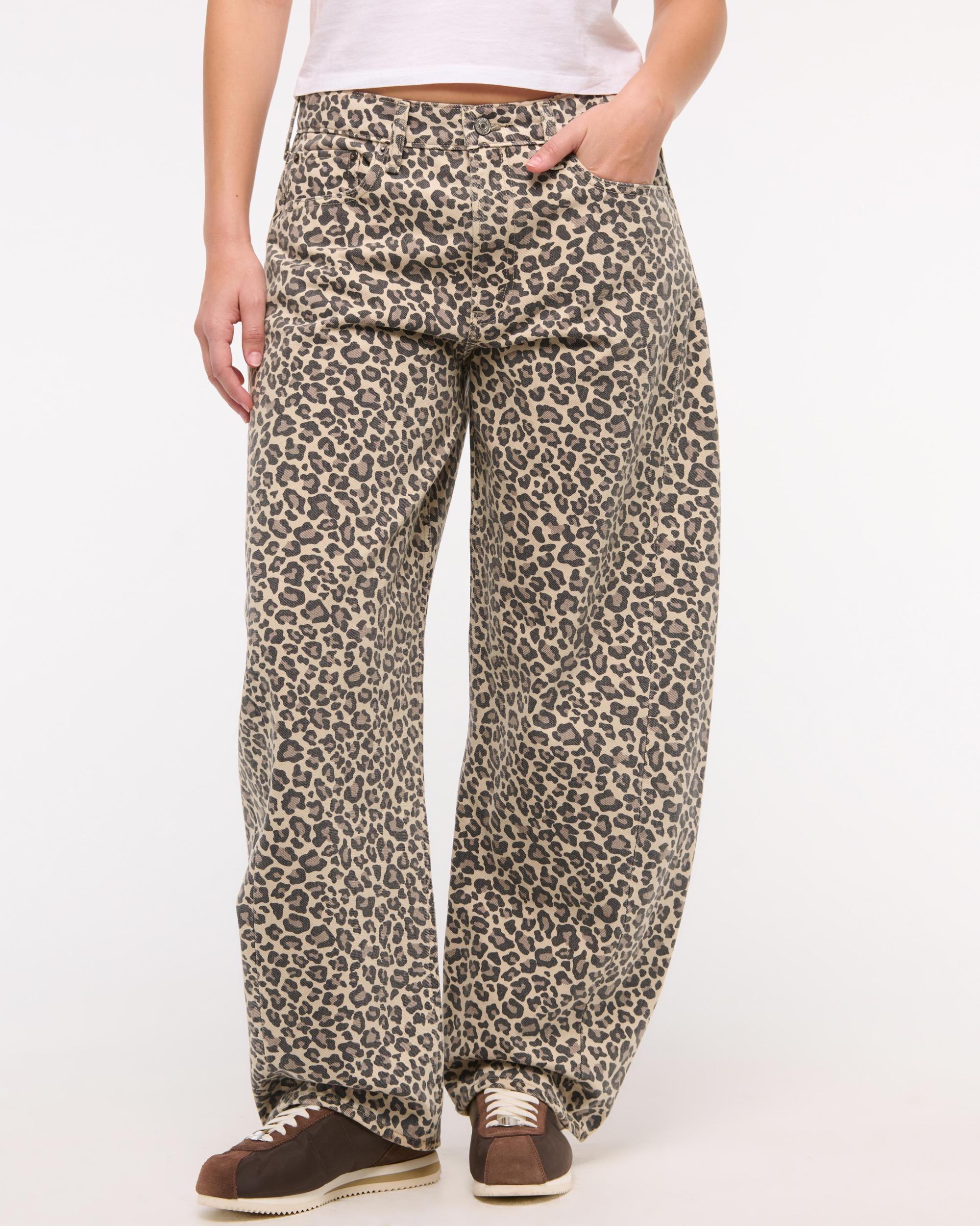 Curve Love Mid Rise Barrel Jean Product Image