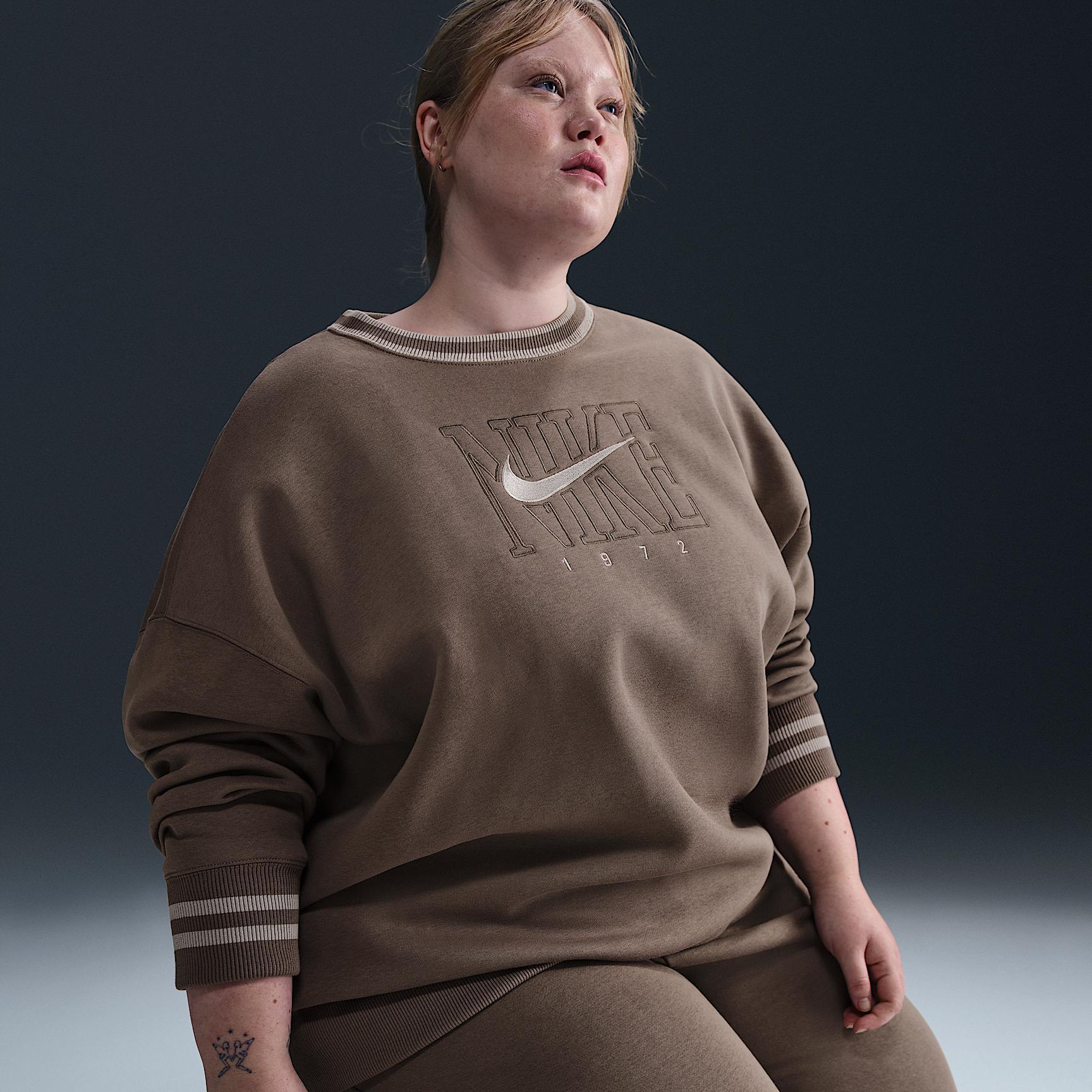 Nike Sportswear Phoenix Fleece Women's Oversized Graphic Crew-Neck Sweatshirt (Plus Size) Product Image