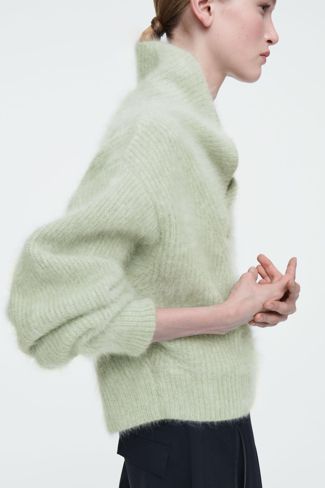 THE FUNNEL-NECK BRUSHED-CASHMERE SWEATER Product Image