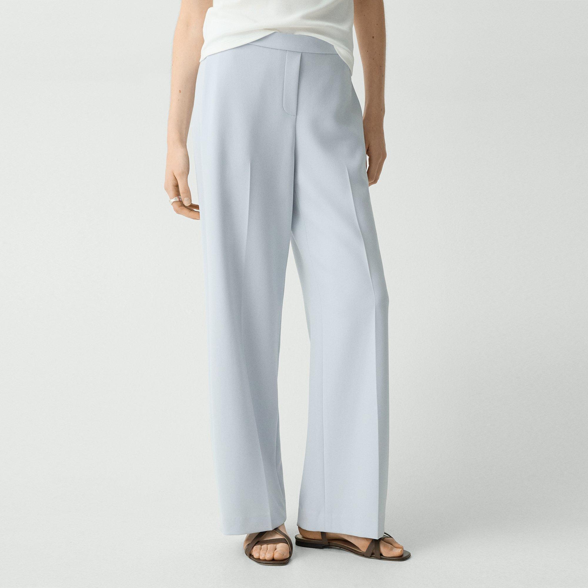 WIDE PULL ON A Product Image