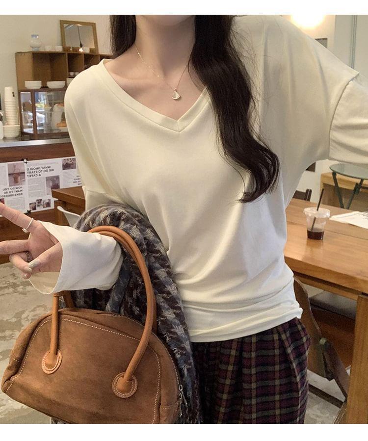 Long-Sleeve V-Neck Plain Tee Product Image