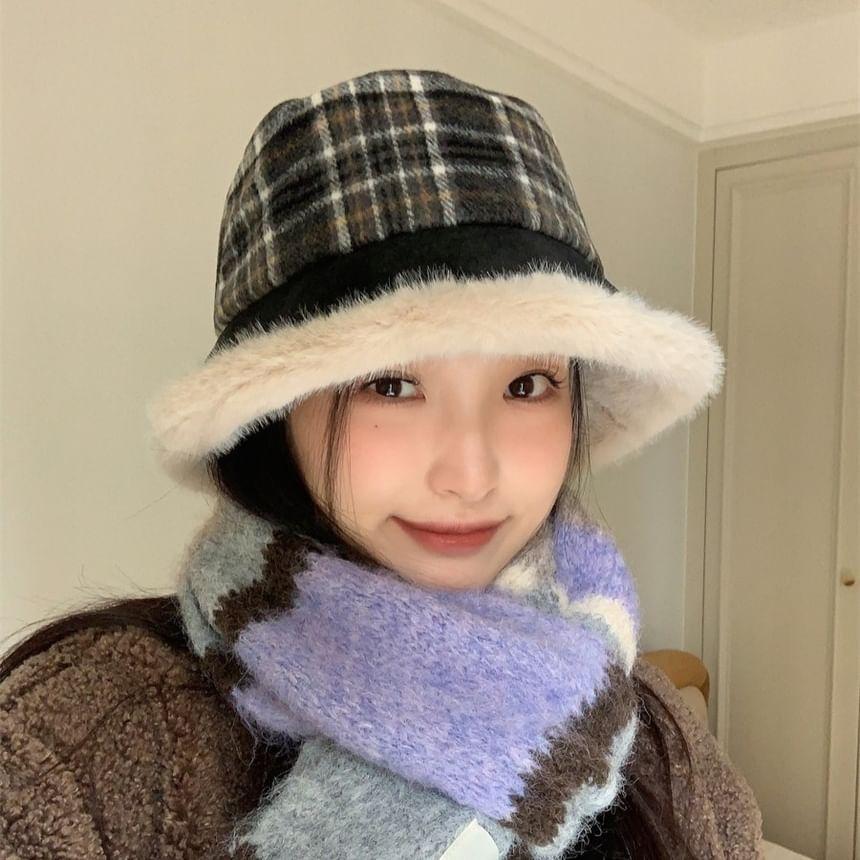 Plaid Fleece-Lined Bucket Hat Product Image