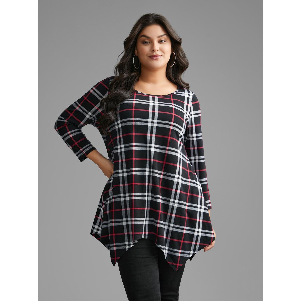 Plus Size Plaid Asymmetrical Hem Pocket T-shirt Black Women Casual Asymmetrical Round Neck Loose Everyday T-shirts BloomChic 26/4X Product Image