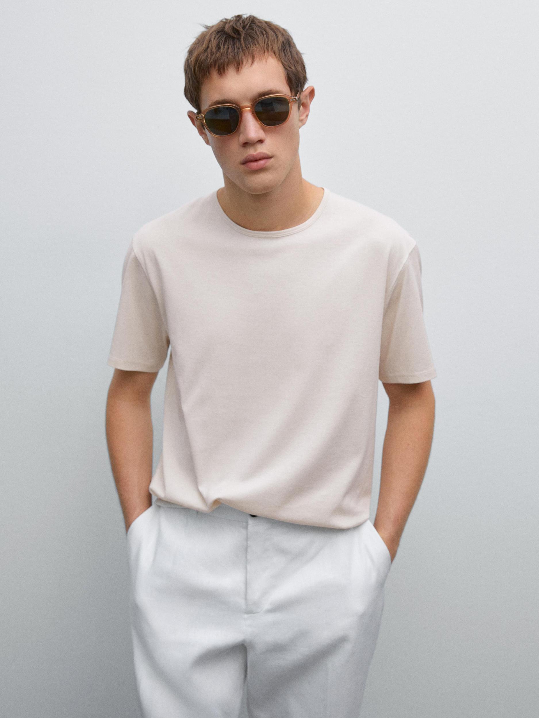 100% cotton lightweight T-shirt Product Image