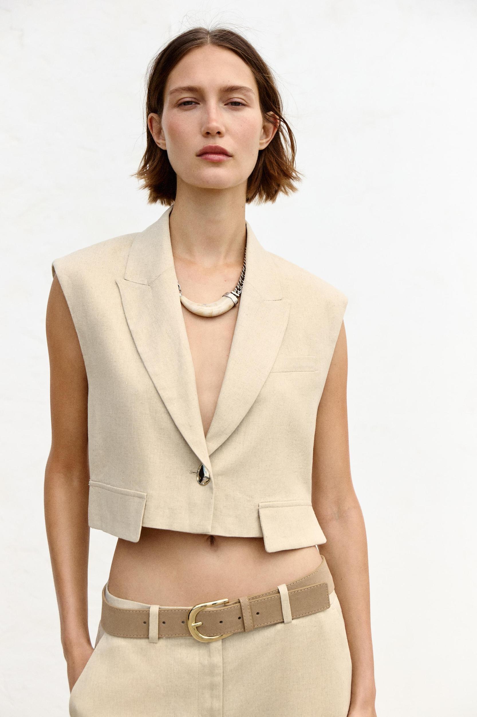 LINEN BLEND SHORT VEST Product Image