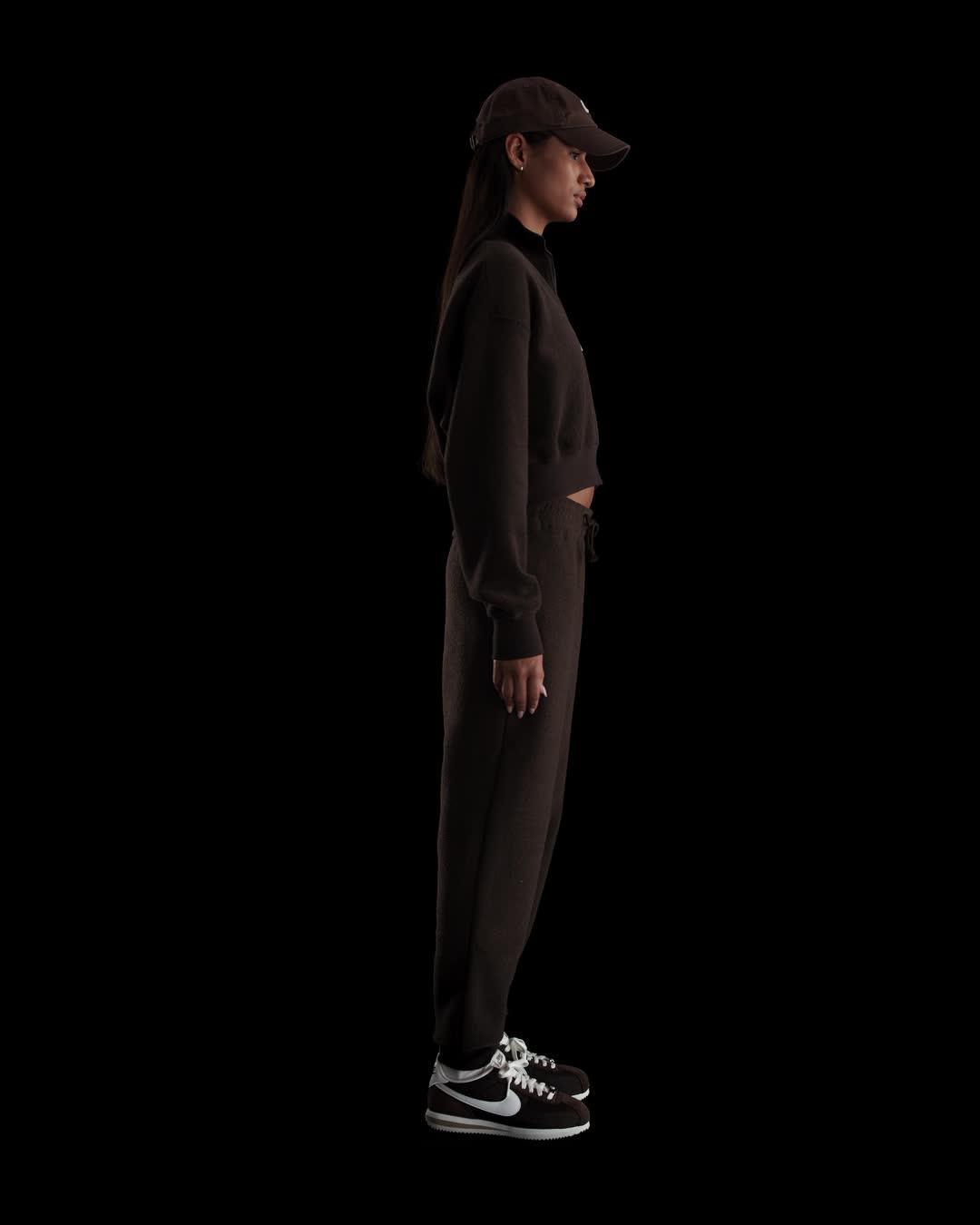 Nike Sportswear Phoenix Plush Women's Mid-Rise Cozy Fleece Pants Product Image