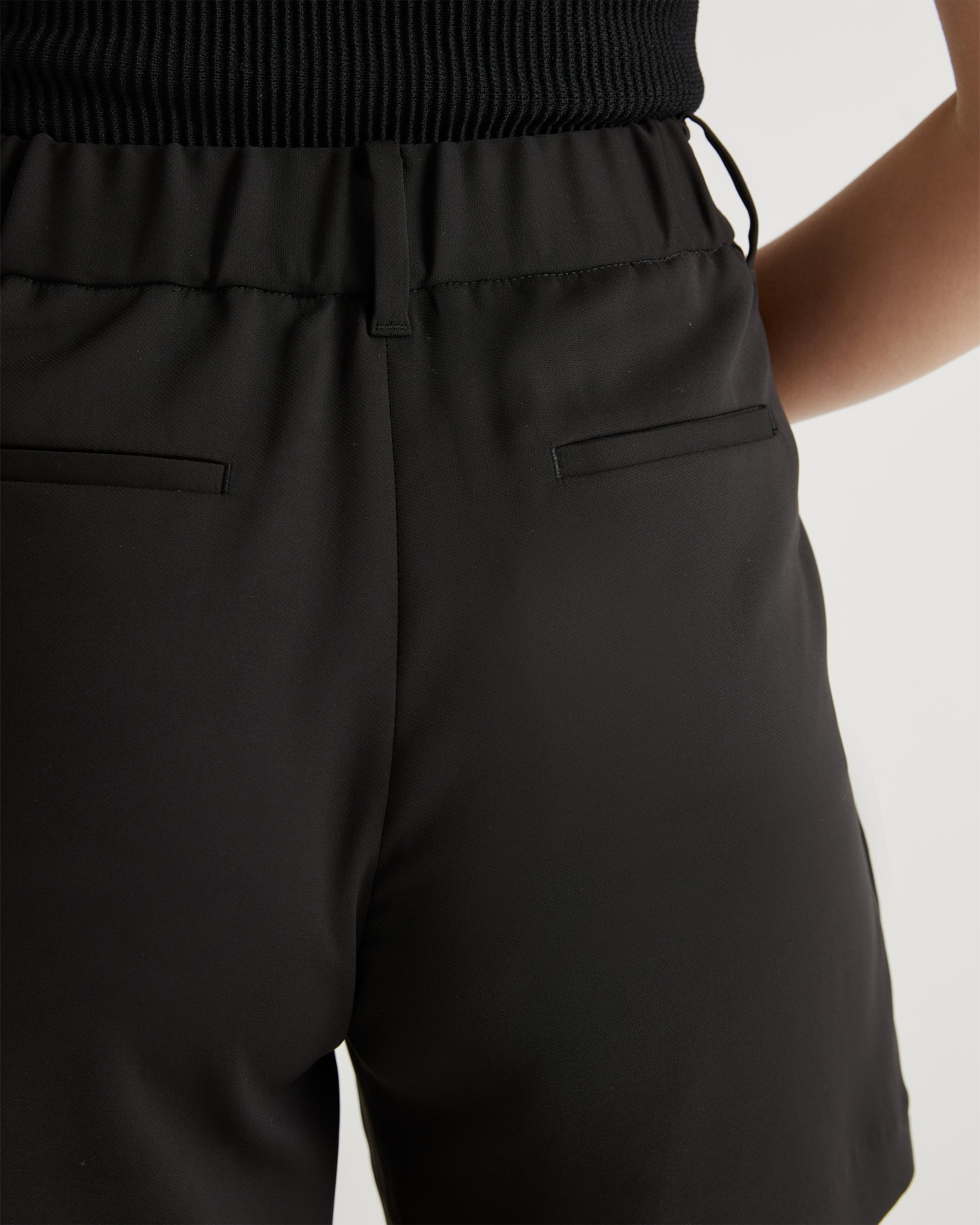 Quince | Women's Stretch Crepe Pleated Shorts Recycled Polyester Product Image