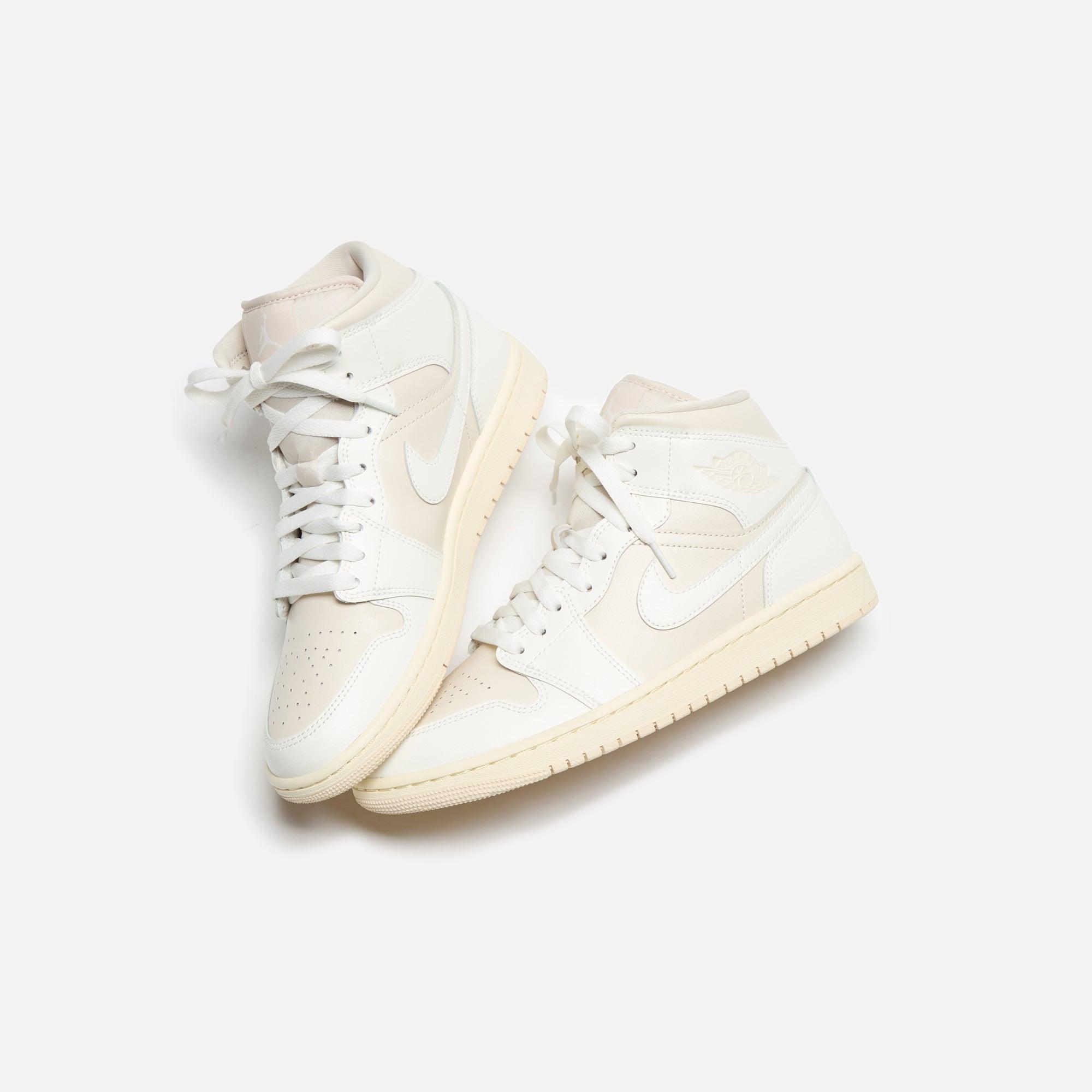 Jordan WMNS Air Jordan 1 Mid - Light Brown / Sail Muslin Female Product Image