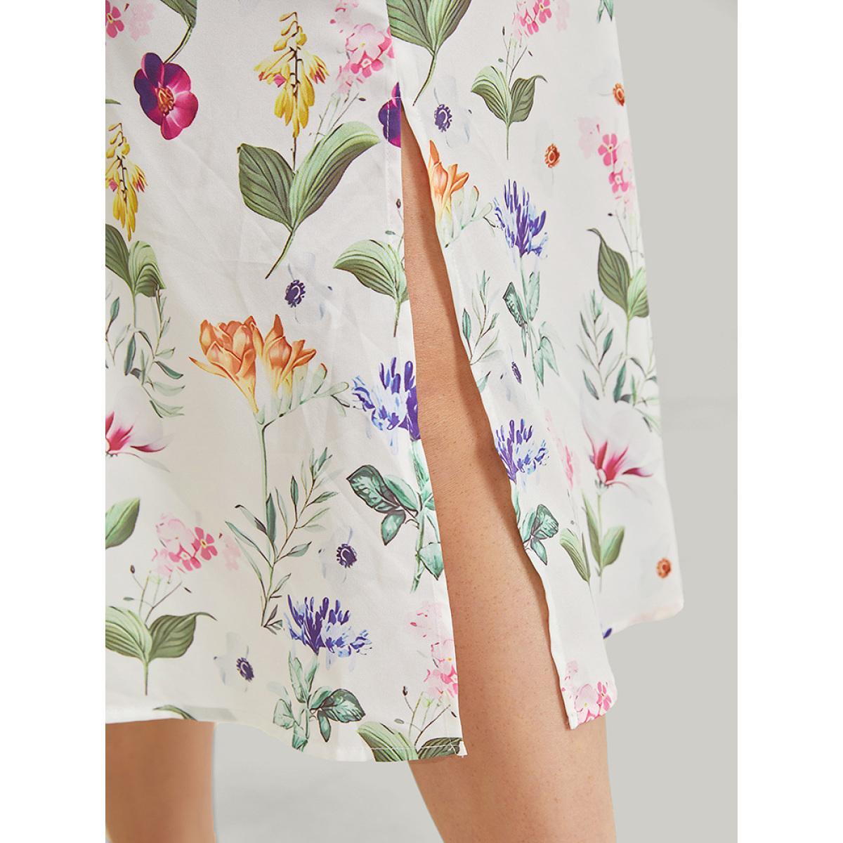Plus Size Floral Split Hem Button Detail Pocket Ruched Puff Sleeve Dress Multicolor Women Elegant Ruched V-neck Short sleeve Curvy Midi Dress BloomChic 28/5X Product Image