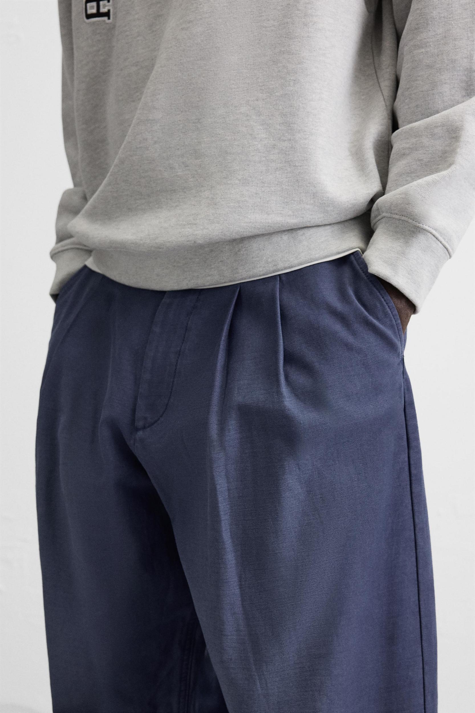 RELAXED FIT PLEATED JEANS Product Image