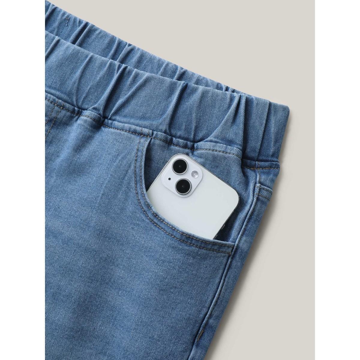 Plus Size Pull-On Stretchy Waist Denim Shorts Women Denimblue Medium stretch Everyday-Casual Slanted pocket Denim Shorts BloomChic 20/2X Product Image