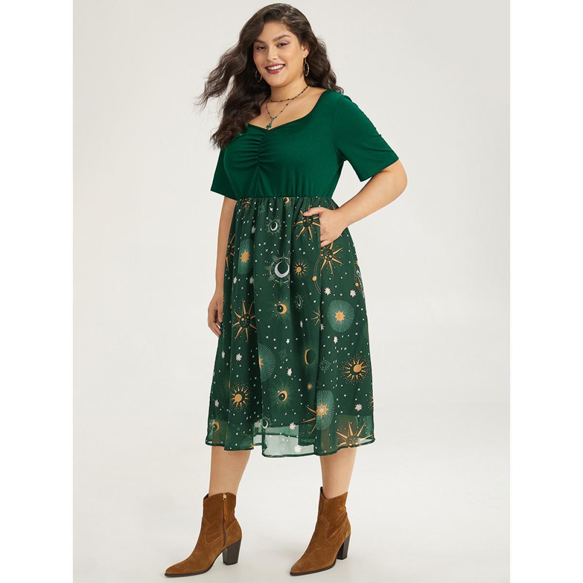 Plus Size Halloween Moon & Star Print Ruched Patchwork Dress DarkGreen Women Elegant Gathered Square Neck Short sleeve Curvy Midi Dress BloomChic 28/5X Product Image