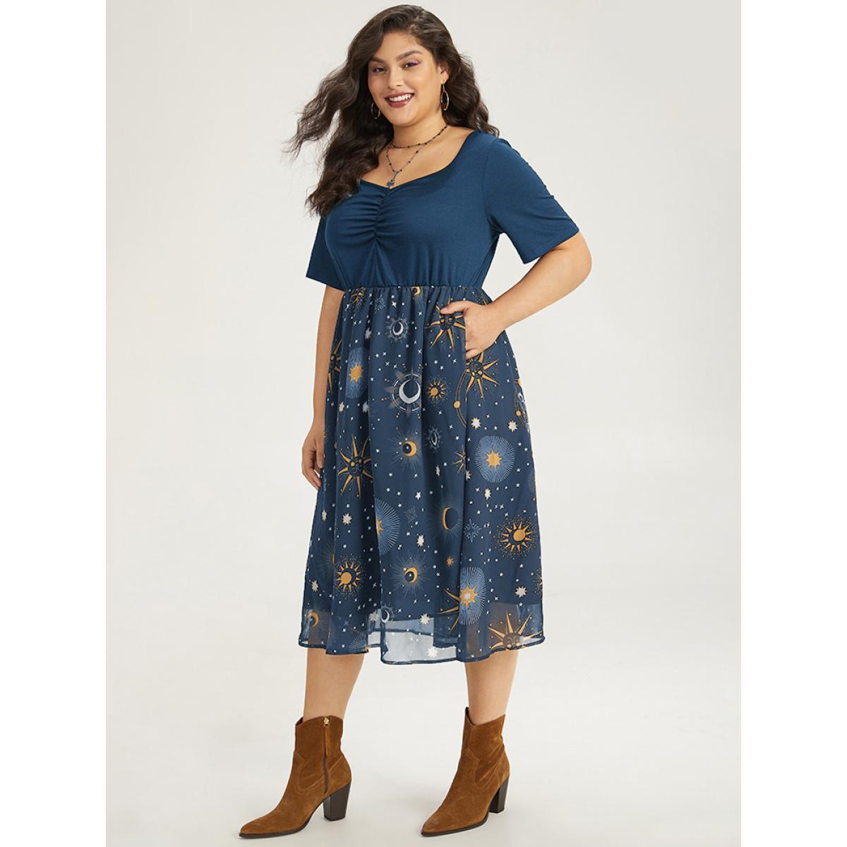 Plus Size Halloween Moon & Star Print Ruched Patchwork Dress DarkGreen Women Elegant Gathered Square Neck Short sleeve Curvy Midi Dress BloomChic 28/5X Product Image