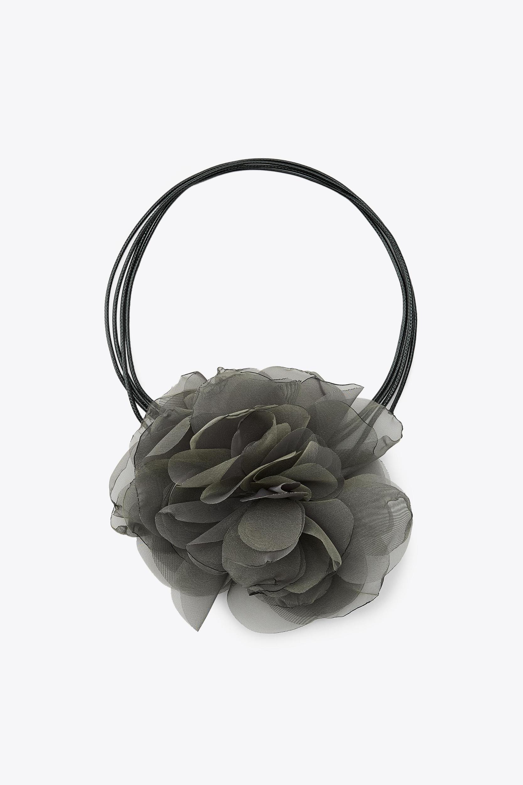 FABRIC FLOWER NECKLACE Product Image