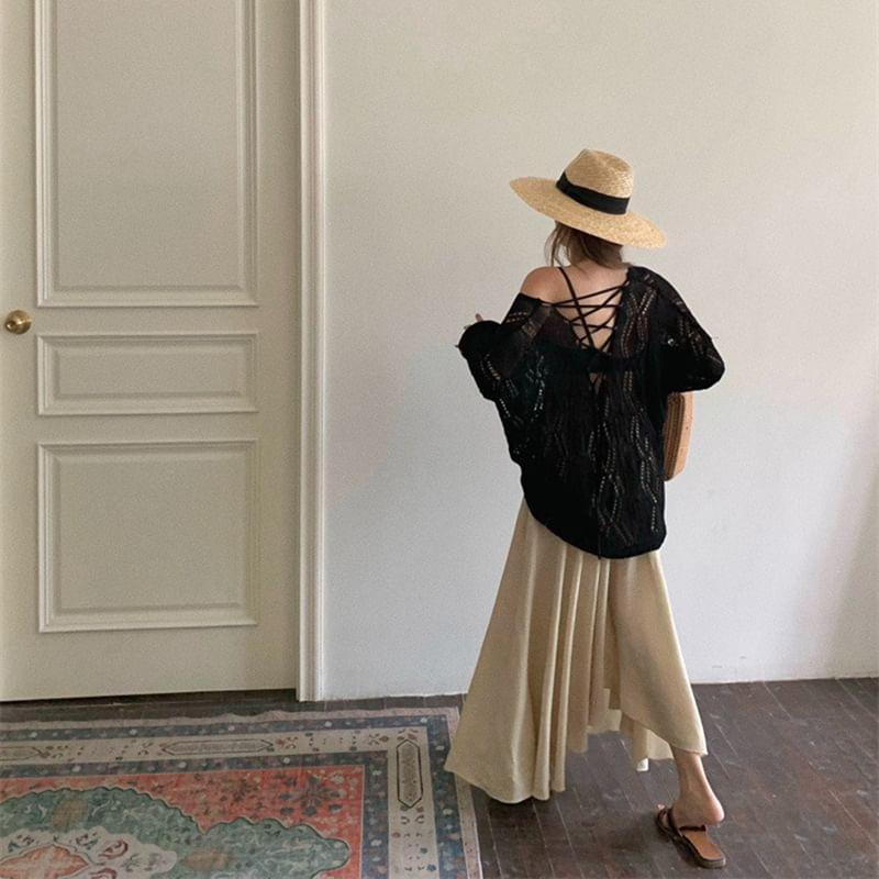 Long-Sleeve V-Neck Plain Perforated Open Back Knit Top Product Image